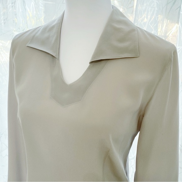 EMPORIO ARMANI LIGHT GRAY SILK COLLARED V-NECK LONG SLEEVE CROP BLOUSE TOP - Picture 2 of 6